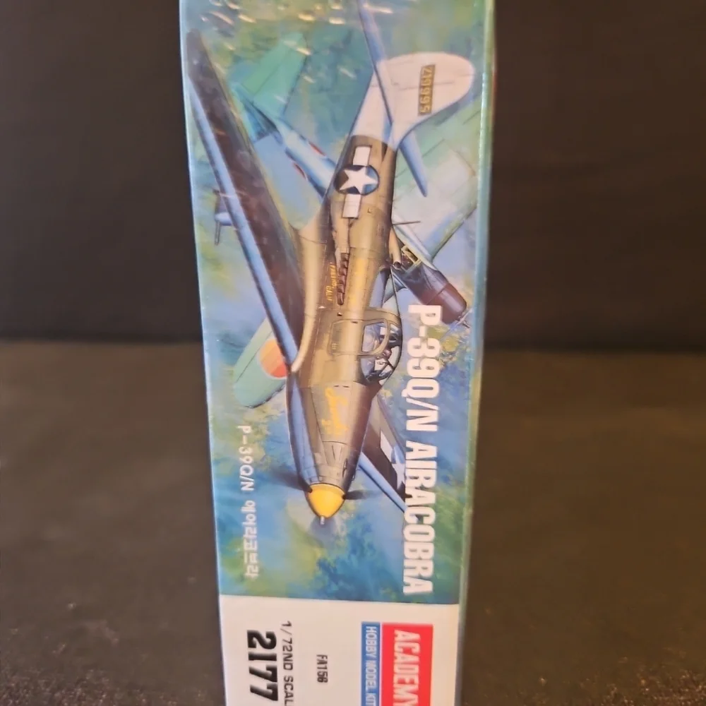 Academy P-39Q/N Airacobra Model‎ Kit
